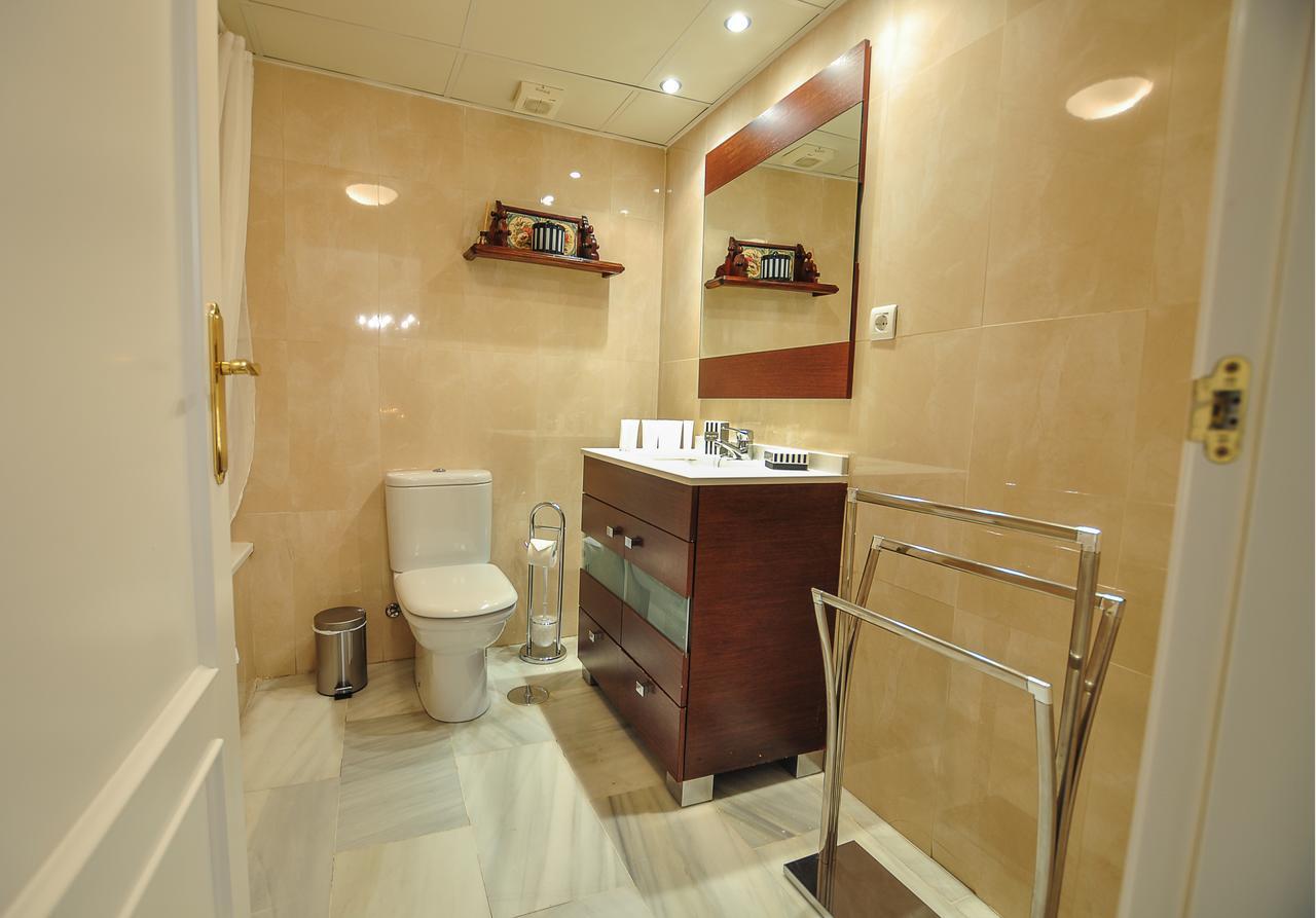 Acogedor Apartamento Junto A Calle Larios By Renthas Lejlighed Málaga Eksteriør billede