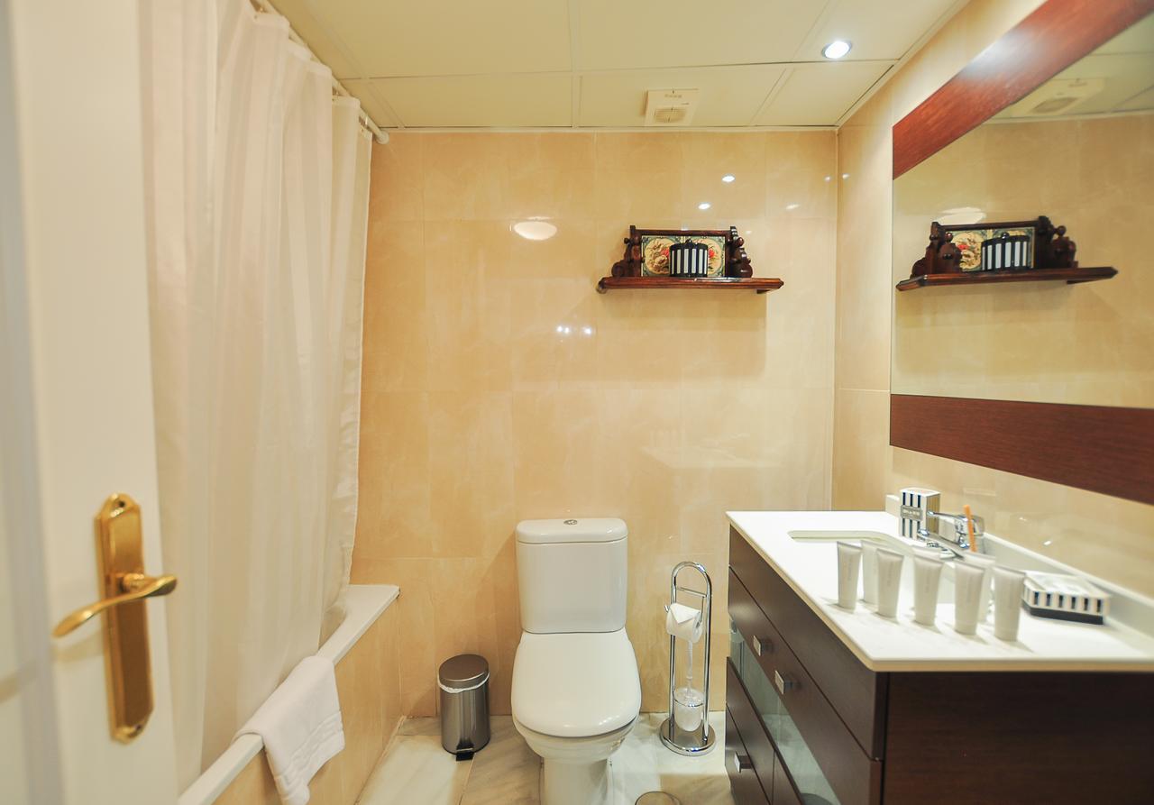 Acogedor Apartamento Junto A Calle Larios By Renthas Lejlighed Málaga Eksteriør billede